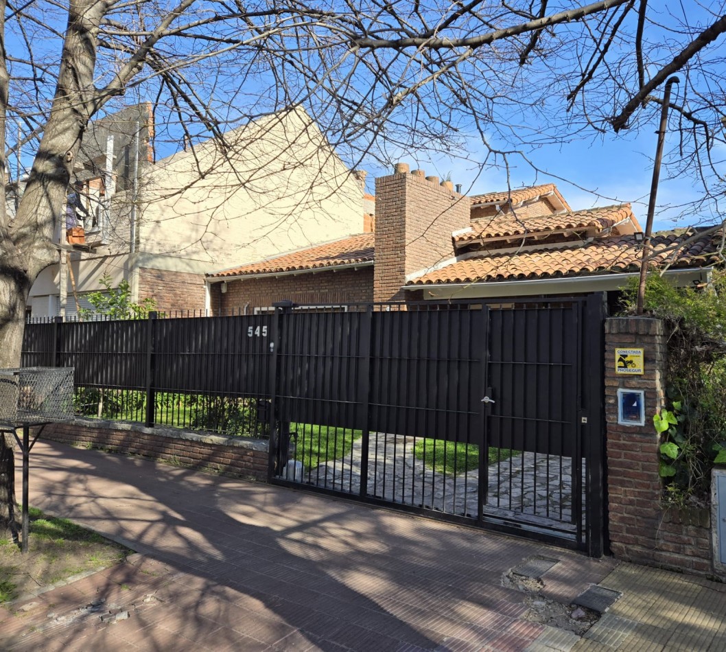 Venta casa 3 dormitorios con Pileta en San Isidro