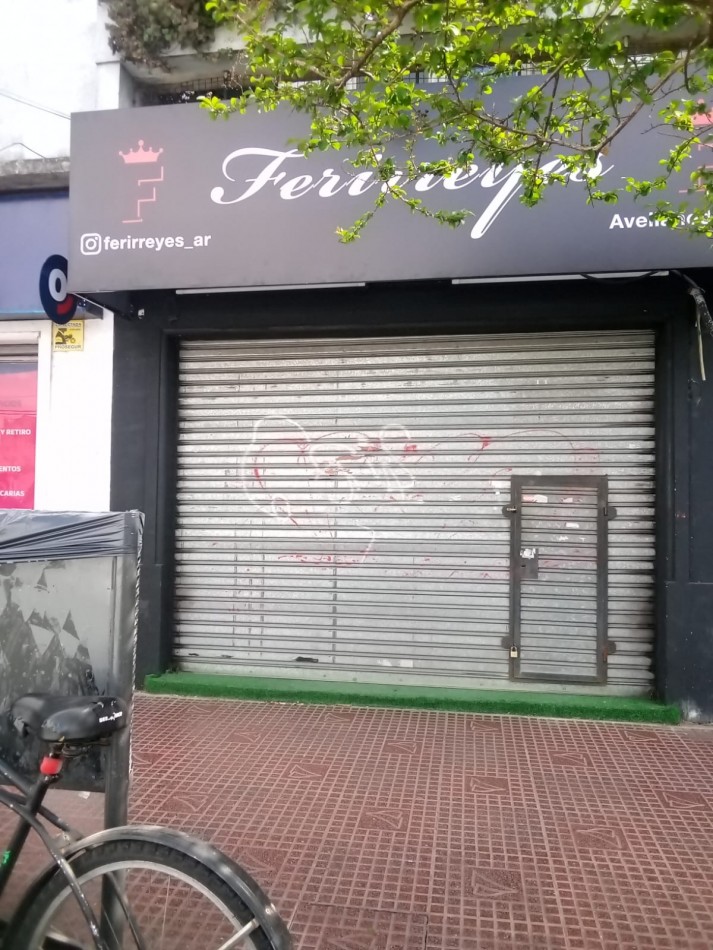 Alquiler Local sobre la calle Avellaneda en Virreyes