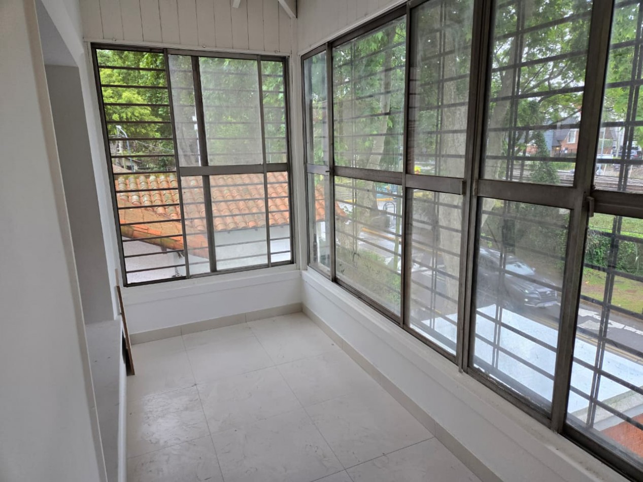 Venta Ph La Lucila 2 Dormitorios, Cochera y Terraza. Impecable Estado. 