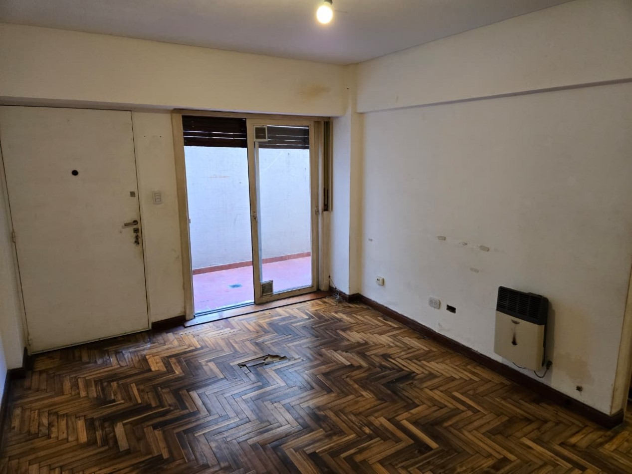 Venta Departamento 2 ambientes con Patio en San Isidro. Apto credito