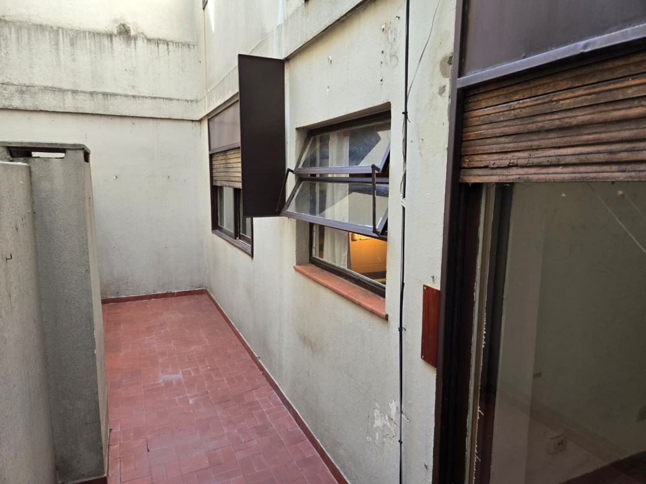 Venta Departamento 2 ambientes con Patio en San Isidro. Apto credito