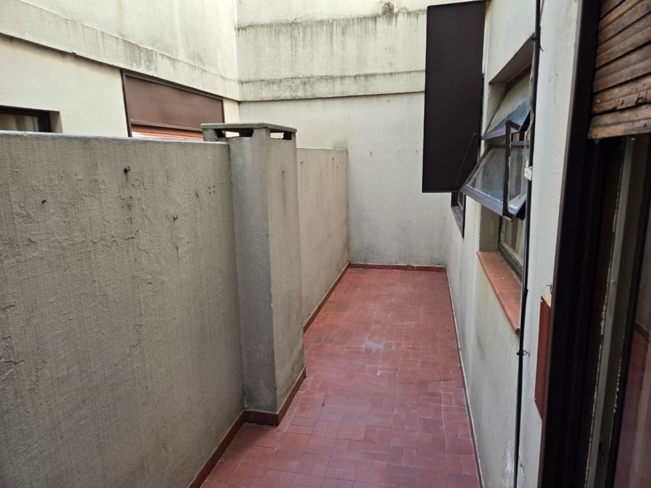 Venta Departamento 2 ambientes con Patio en San Isidro. Apto credito