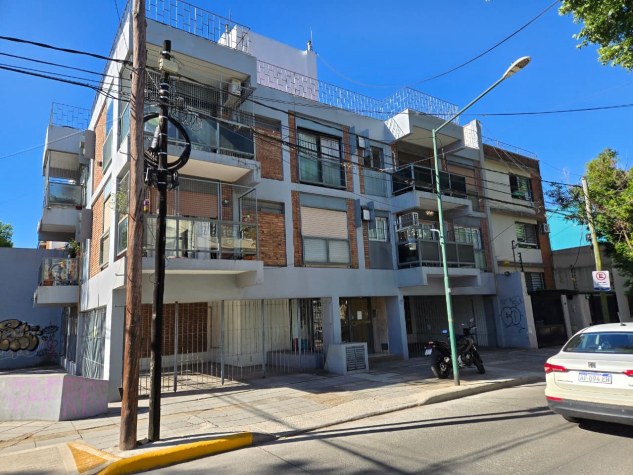 Venta Departamento 2 ambientes con Patio en San Isidro. Apto credito