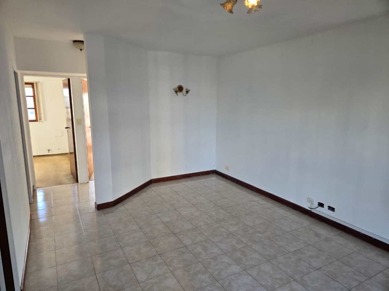 Venta Departamento de 3 Ambientes con Cochera en Beccar