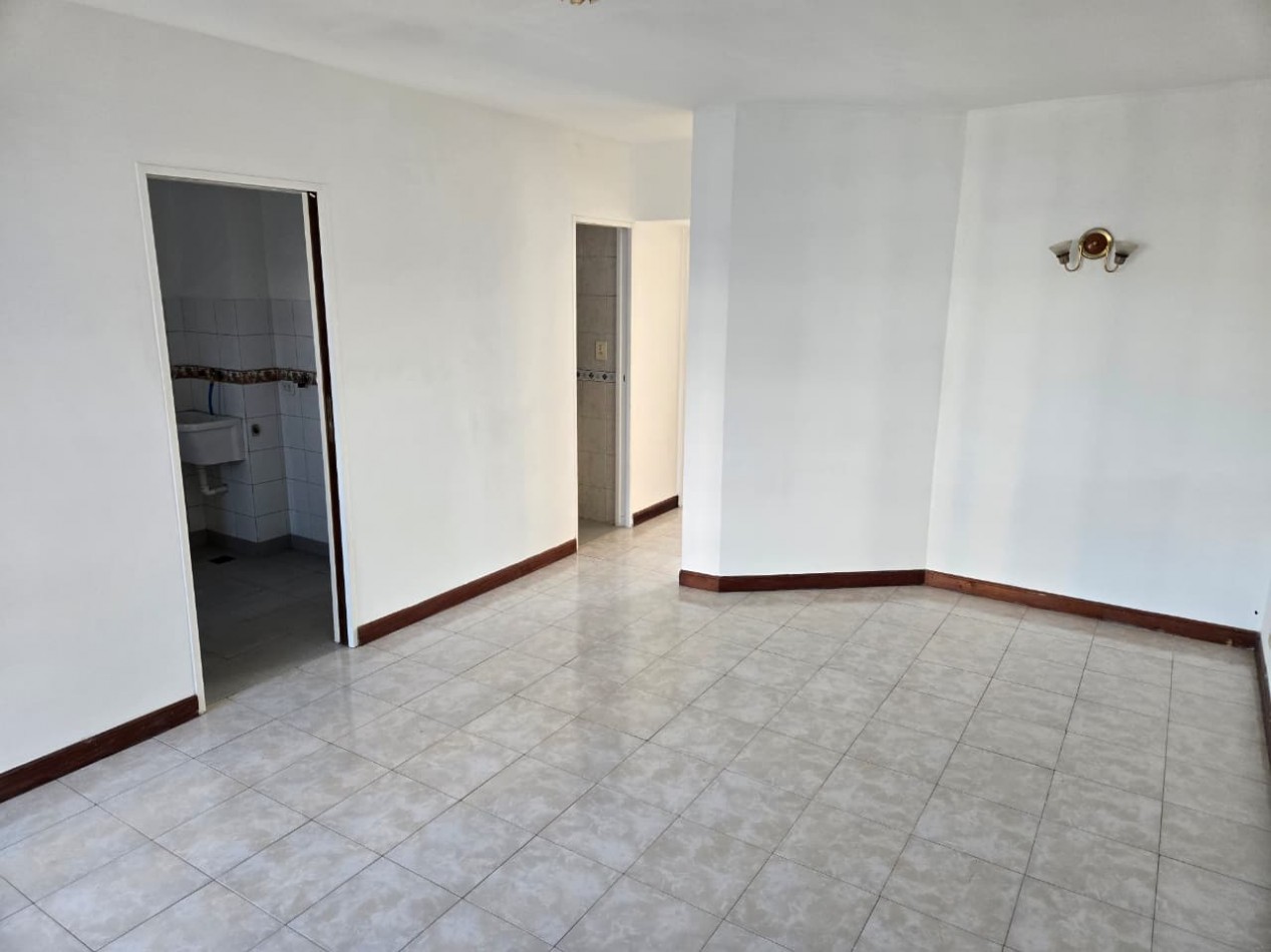 Venta Departamento de 3 Ambientes con Cochera en Beccar