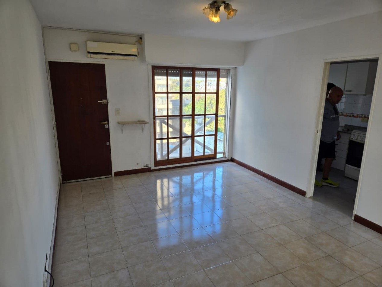 Venta Departamento de 3 Ambientes con Cochera en Beccar
