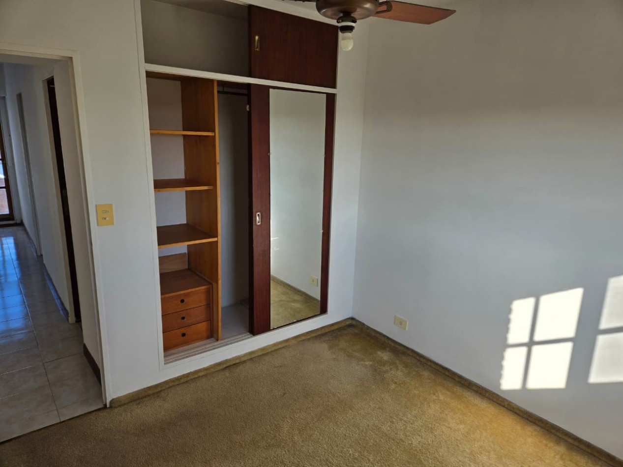 Venta Departamento de 3 Ambientes con Cochera en Beccar