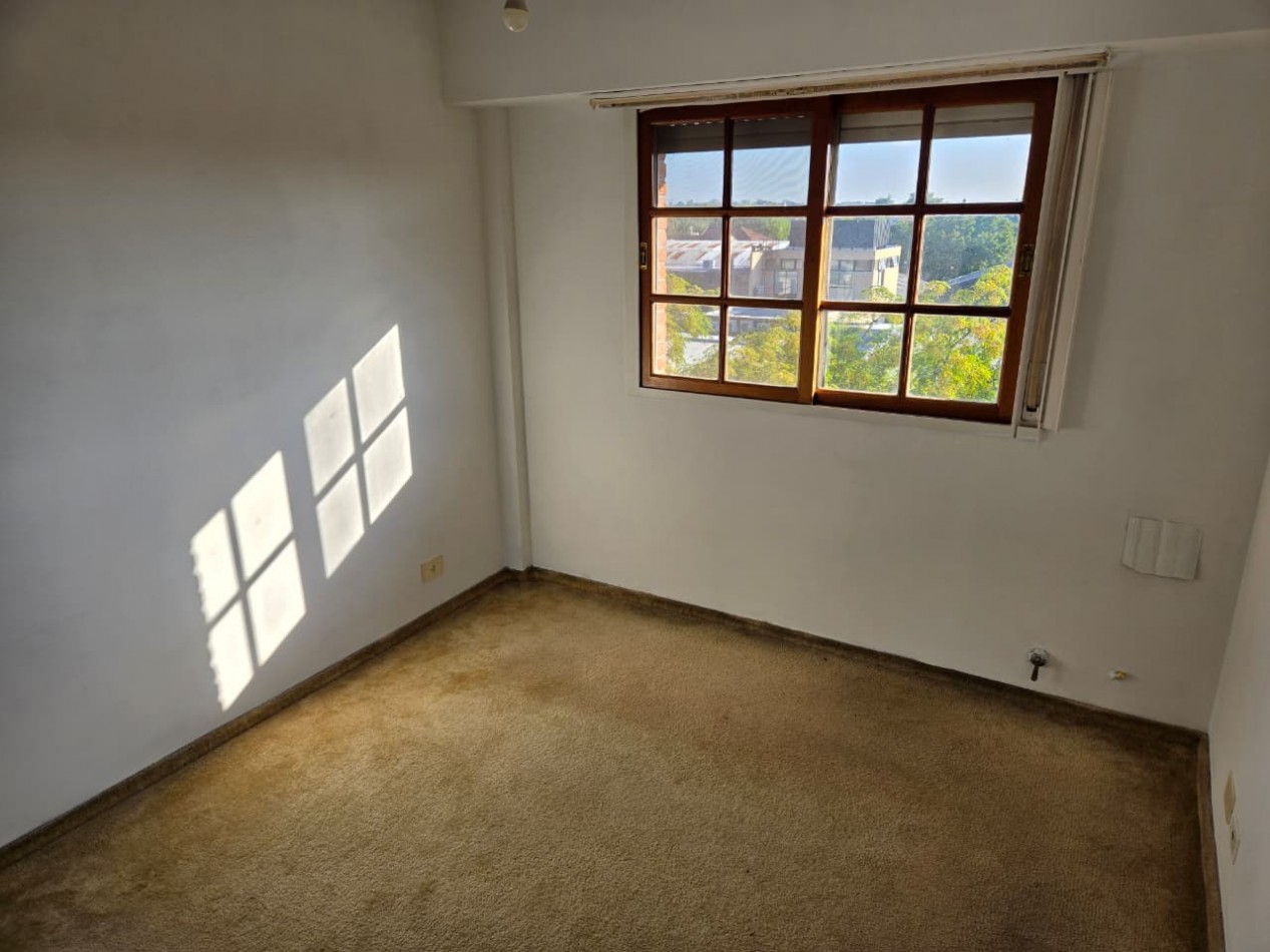 Venta Departamento de 3 Ambientes con Cochera en Beccar