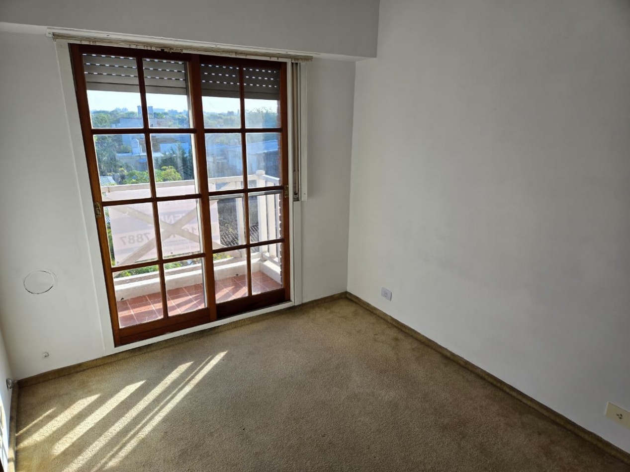 Venta Departamento de 3 Ambientes con Cochera en Beccar