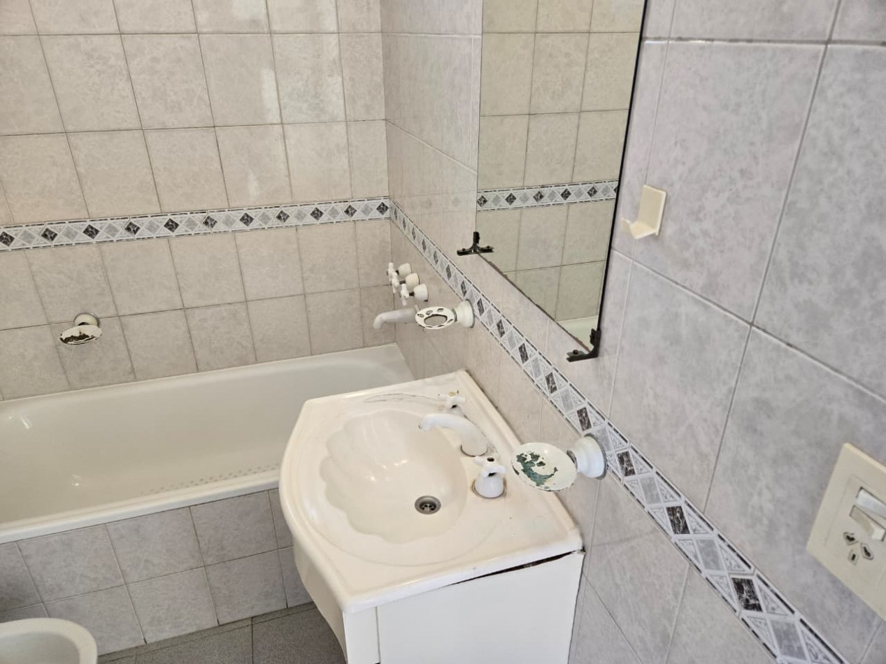 Venta Departamento de 3 Ambientes con Cochera en Beccar