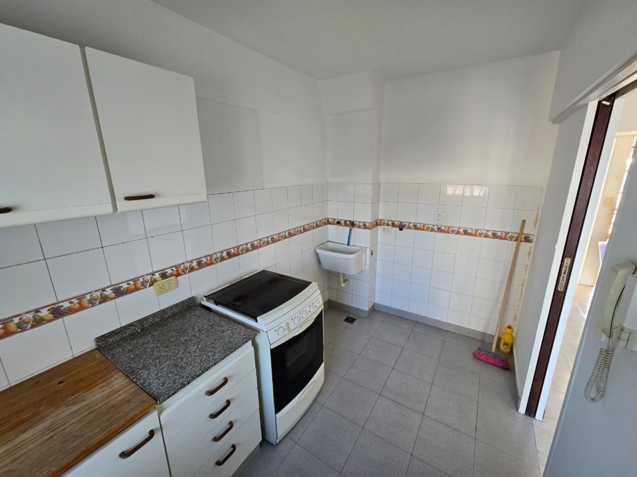 Venta Departamento de 3 Ambientes con Cochera en Beccar