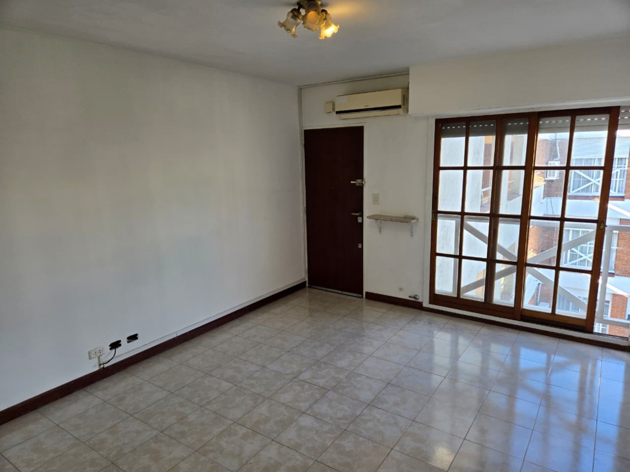 Venta Departamento de 3 Ambientes con Cochera en Beccar