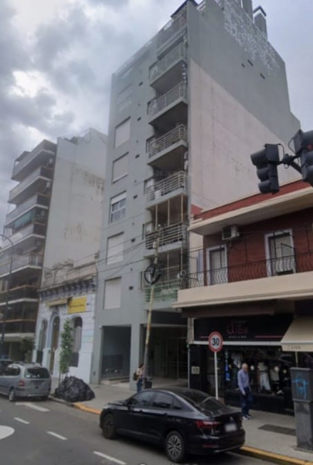 Venta Departamento 2 Ambientes, Sobre Av. F Lacroze en Colegiales.