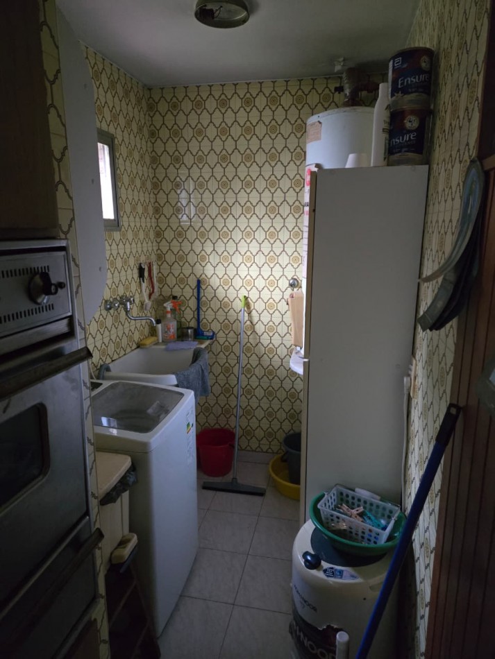 Casa en venta en Barrio Las Carreras, San Isidro 3 dormitorios, jardin, quincho y cochera para 3 autos.