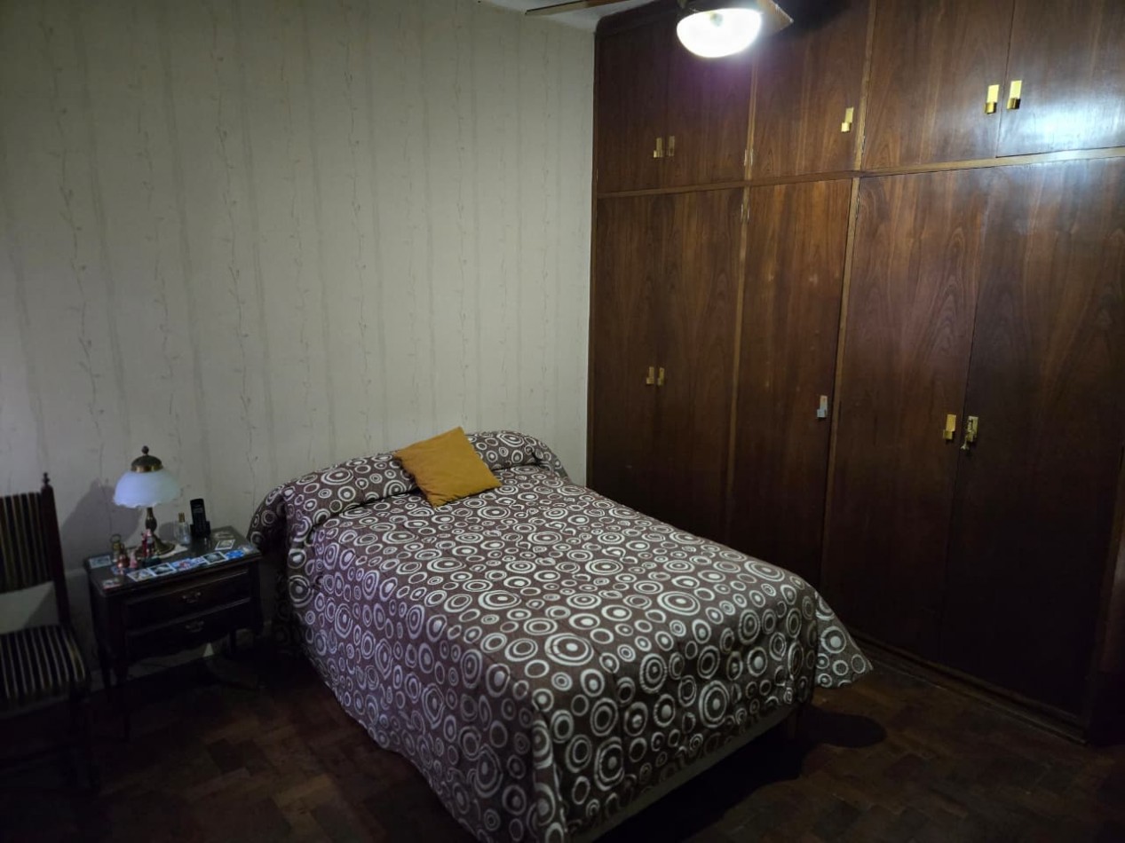 Casa en venta en Barrio Las Carreras, San Isidro 3 dormitorios, jardin, quincho y cochera para 3 autos.