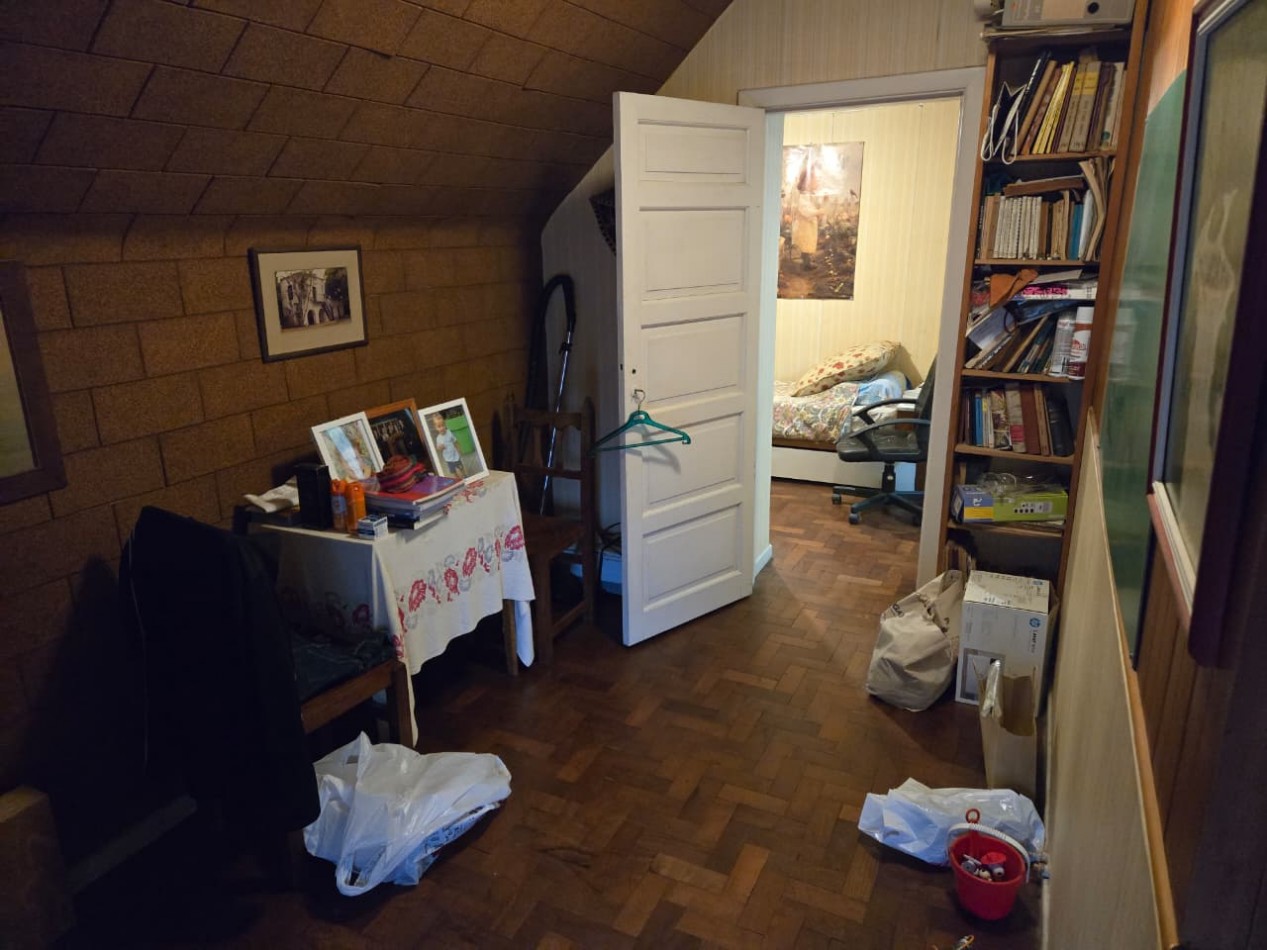 Casa en venta en Barrio Las Carreras, San Isidro 3 dormitorios, jardin, quincho y cochera para 3 autos.