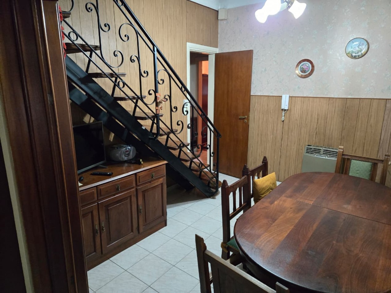 Casa en venta en Barrio Las Carreras, San Isidro 3 dormitorios, jardin, quincho y cochera para 3 autos.