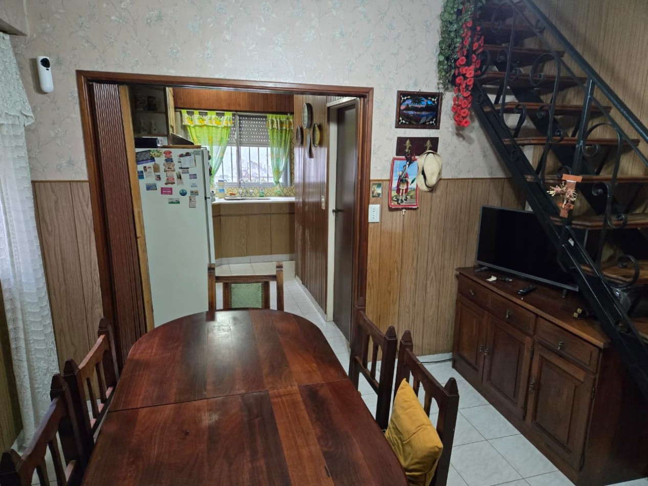 Casa en venta en Barrio Las Carreras, San Isidro 3 dormitorios, jardin, quincho y cochera para 3 autos.