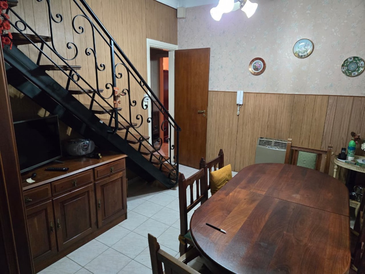 Casa en venta en Barrio Las Carreras, San Isidro 3 dormitorios, jardin, quincho y cochera para 3 autos.