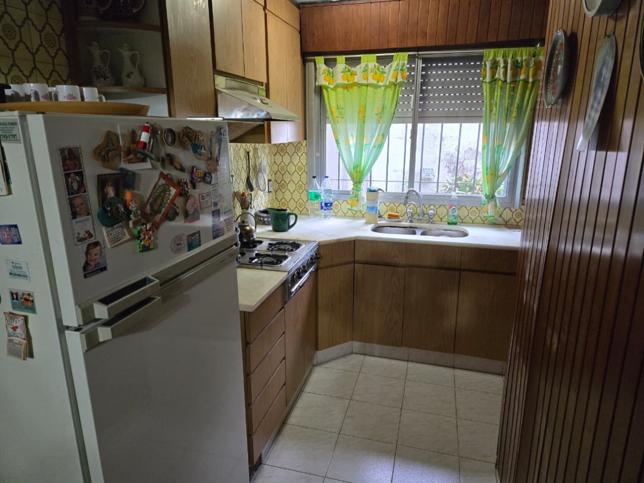 Casa en venta en Barrio Las Carreras, San Isidro 3 dormitorios, jardin, quincho y cochera para 3 autos.