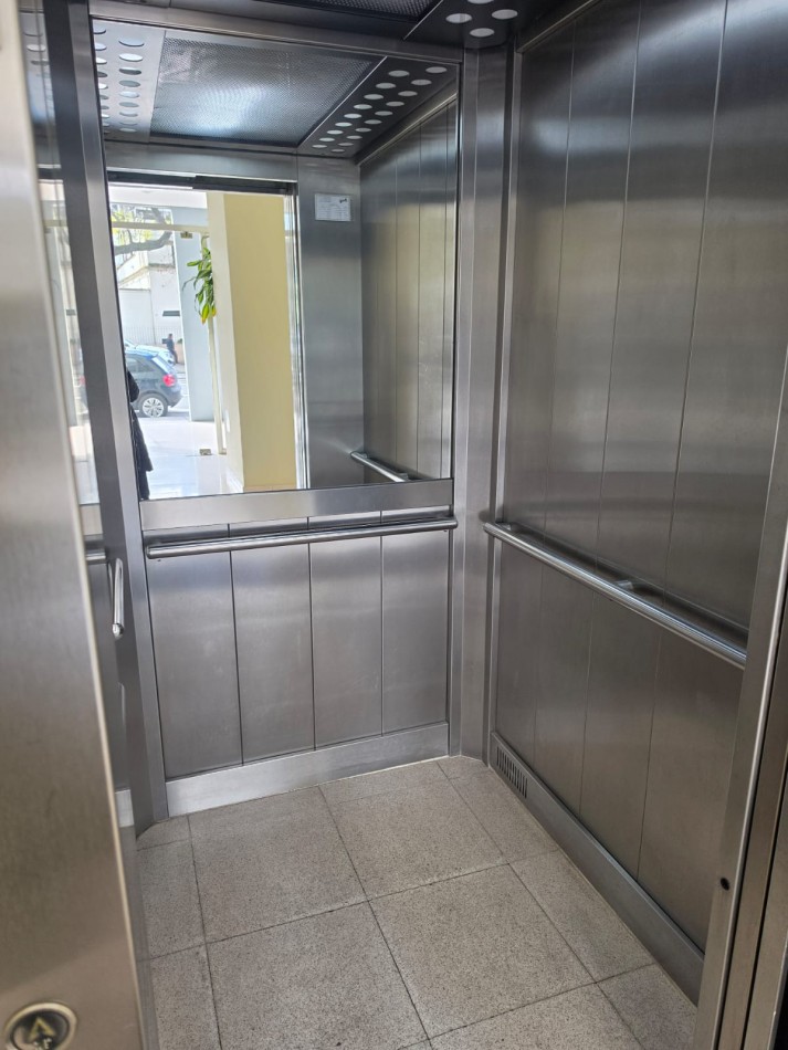 Venta Departamento 2 Ambientes, Sobre Av. F Lacroze en Colegiales.