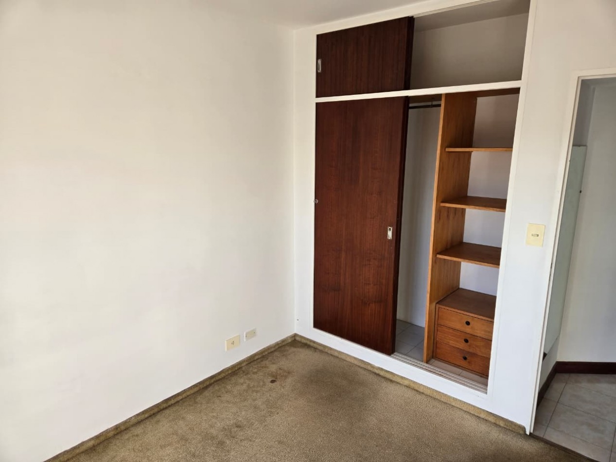Venta Departamento de 3 Ambientes con Cochera en Beccar