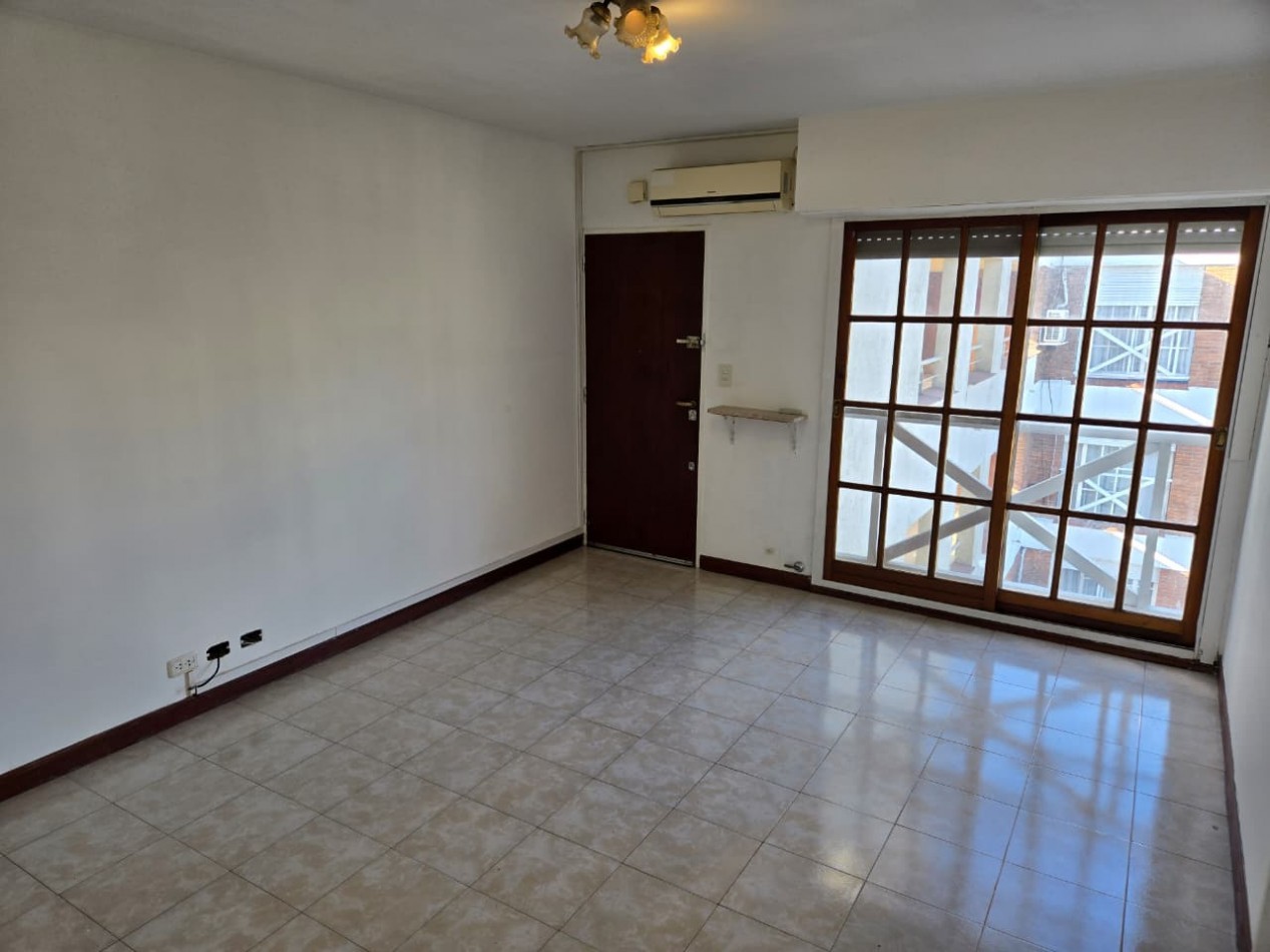 Venta Departamento de 3 Ambientes con Cochera en Beccar
