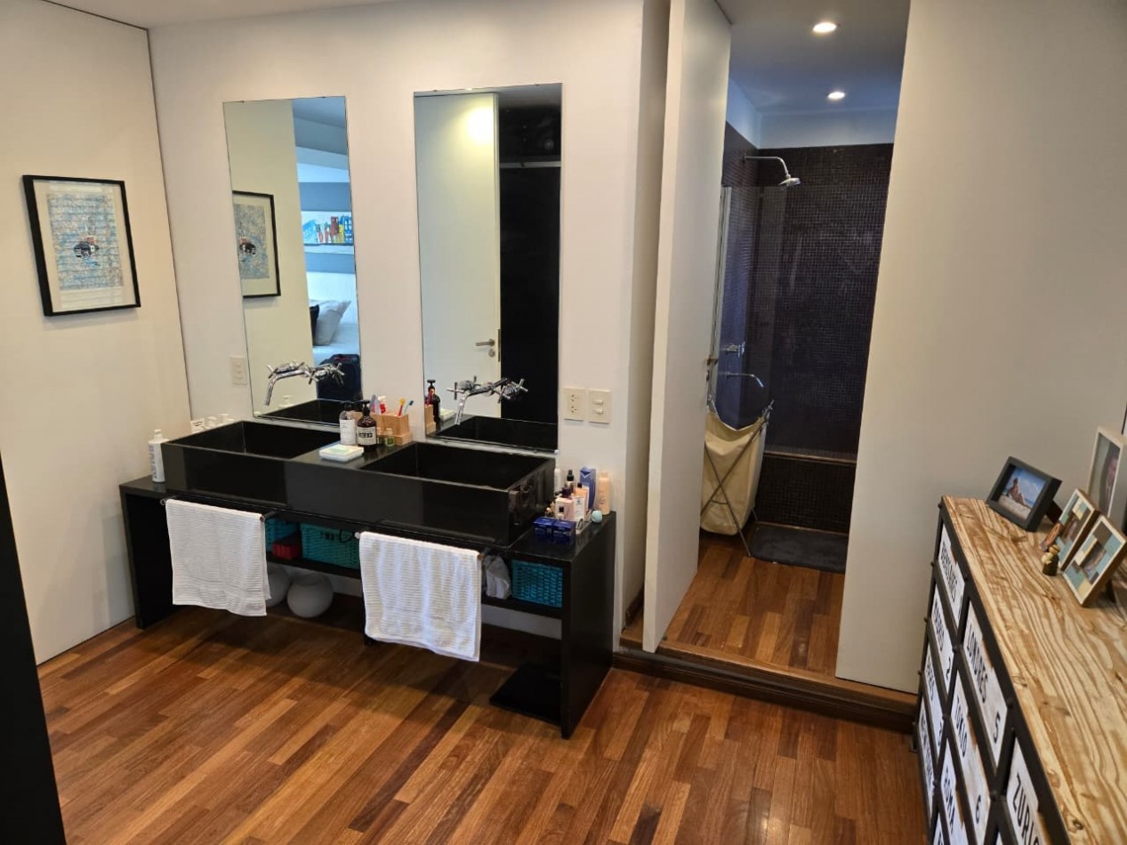 Impecable Casa Moderna en Venta en Lomas de San Isidro